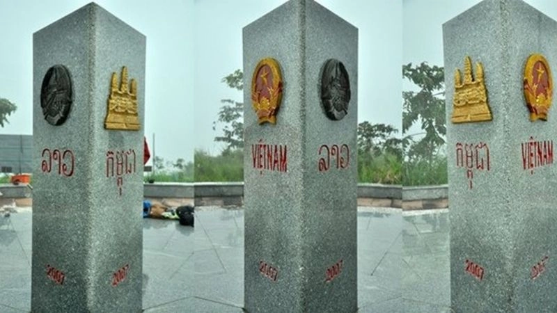 Cột mốc Ngã ba Đông Dương biểu tượng biên giới