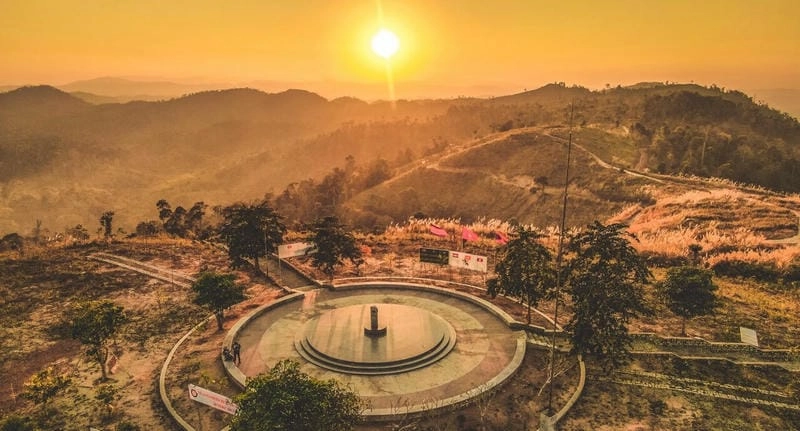 Cột mốc lịch sử tại Ngã ba Đông Dương Kon Tum