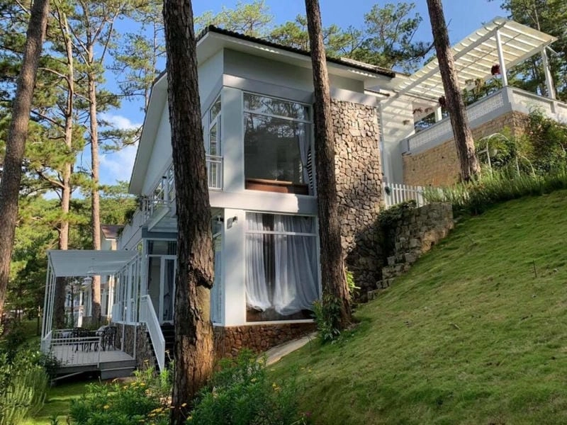 Đón bình minh tại nhà biệt thự Đà Lạt giữa sương mai