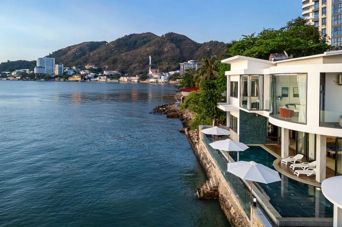 Chiêm ngưỡng hoàng hôn biệt thự đẹp rực rỡ trên biển