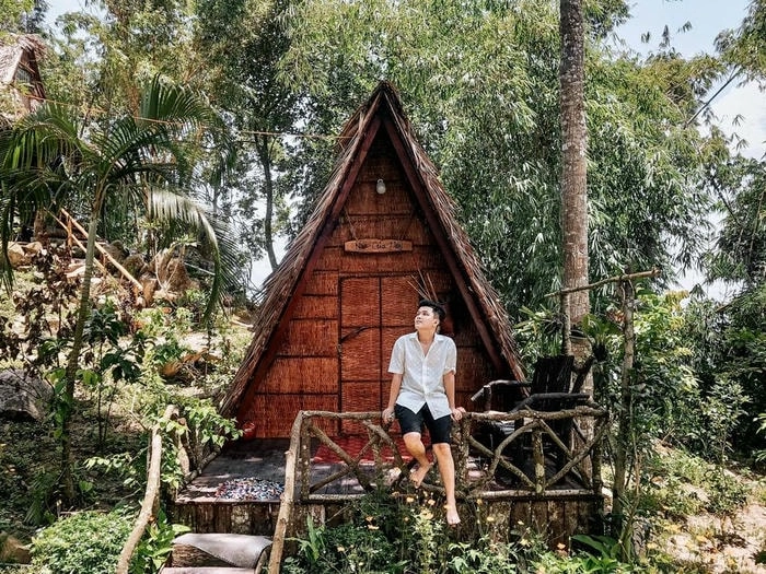Ngắm kiến trúc nhà chòi mộc mạc nổi bật giữa An Giang