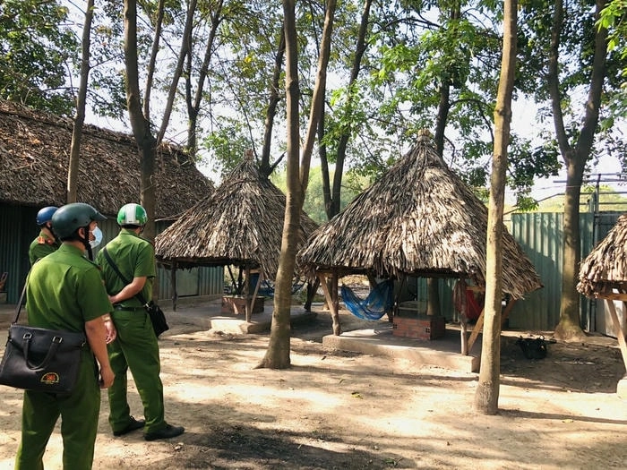 Dòng nước xanh ôm trọn Kênh rạch nhà chòi yên bình của vùng đất Cà Mau