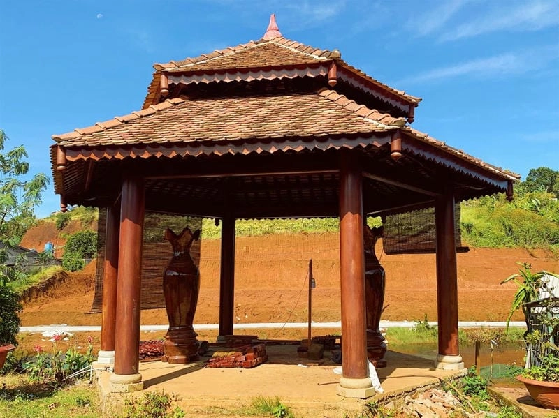 Nhà chòi Vĩnh Long lung linh ánh đèn trong đêm yên ả