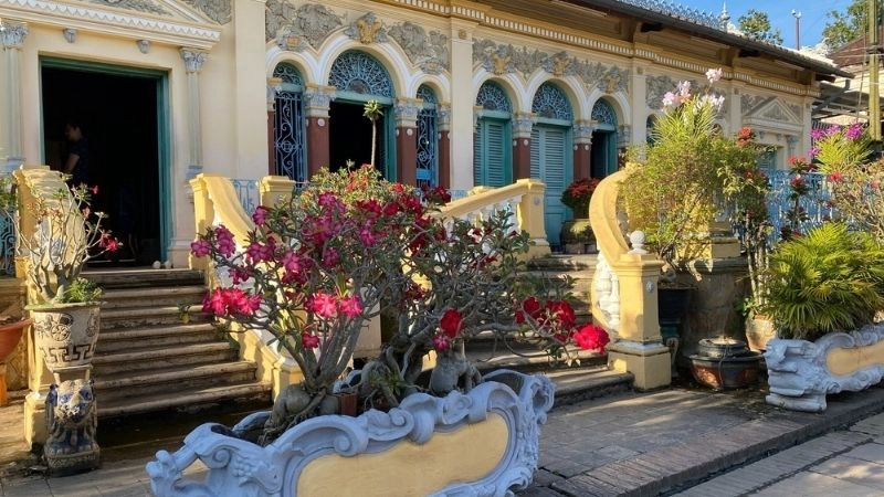 Kiến trúc Nhà cổ Bình Thủy tinh xảo cổ kính