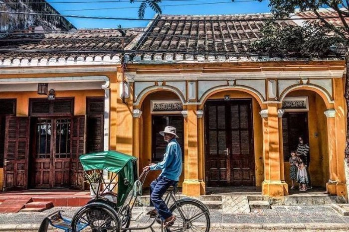 Ngắm bình minh nhà cổ Hội An rực rỡ trong sương sớm