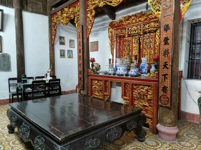 Khung cảnh nhà cổ về đêm lung linh ánh sáng đầy hoài niệm