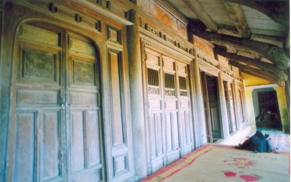 Hình ảnh sân gạch Quảng Ngãi nhuốm màu thời gian và kỷ niệm