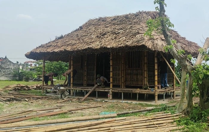 Kênh rạch Kiên Giang uốn lượn quanh những ngôi nhà lá yên bình