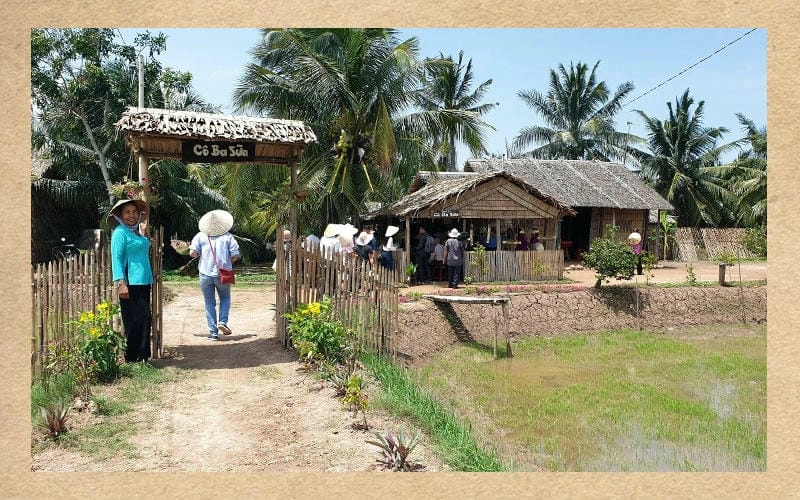 Khoảnh khắc hoàng hôn nhà lá thơ mộng nơi làng quê