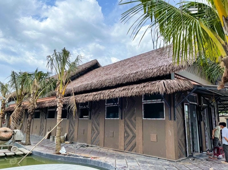 Bình minh nhà mái lá rực sáng giữa thiên nhiên hoang sơ