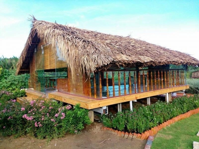 Thưởng ngoạn kiến trúc nhà mái lá độc đáo Bến Tre