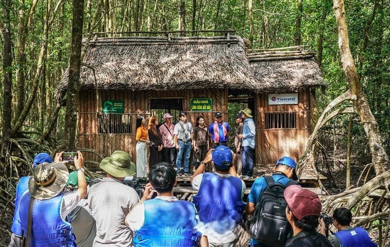 Khám phá nội thất nhà mái lá tiện nghi tại Nhà mái lá Cà Mau