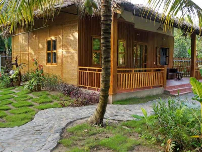 Đêm xuống nhà mái lá Tiền Giang lung linh ánh đèn