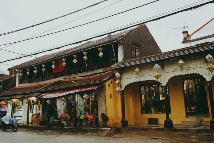 Hòa mình nhịp sống phố cổ về đêm Huế cổ kính và thơ mộng