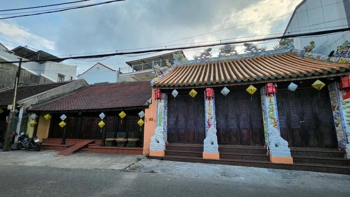 Cảm nhận vẻ đẹp Huế cổ kính qua từng góc phố xưa