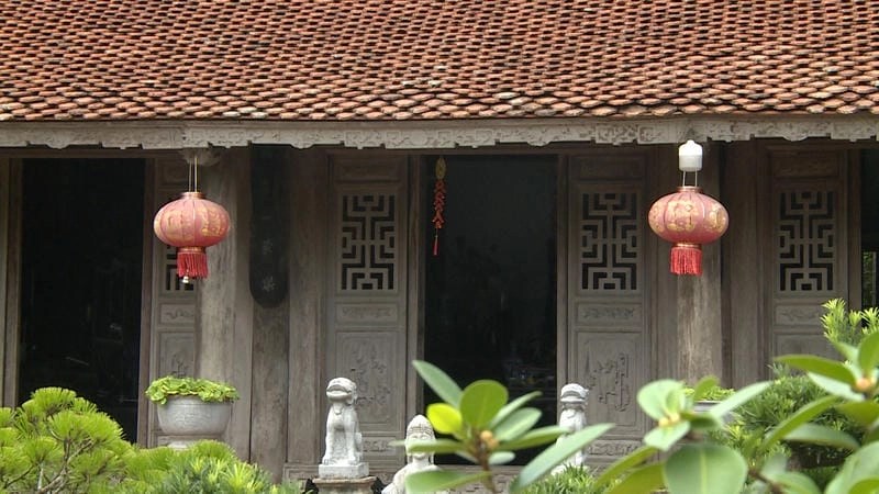 Cột gỗ chạm trổ tinh xảo là đặc trưng không thể thiếu trong nhà cổ Thái Bình