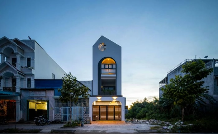 Bố trí ánh sáng nhà phố hợp lý giúp không gian sáng và ấm áp hơn