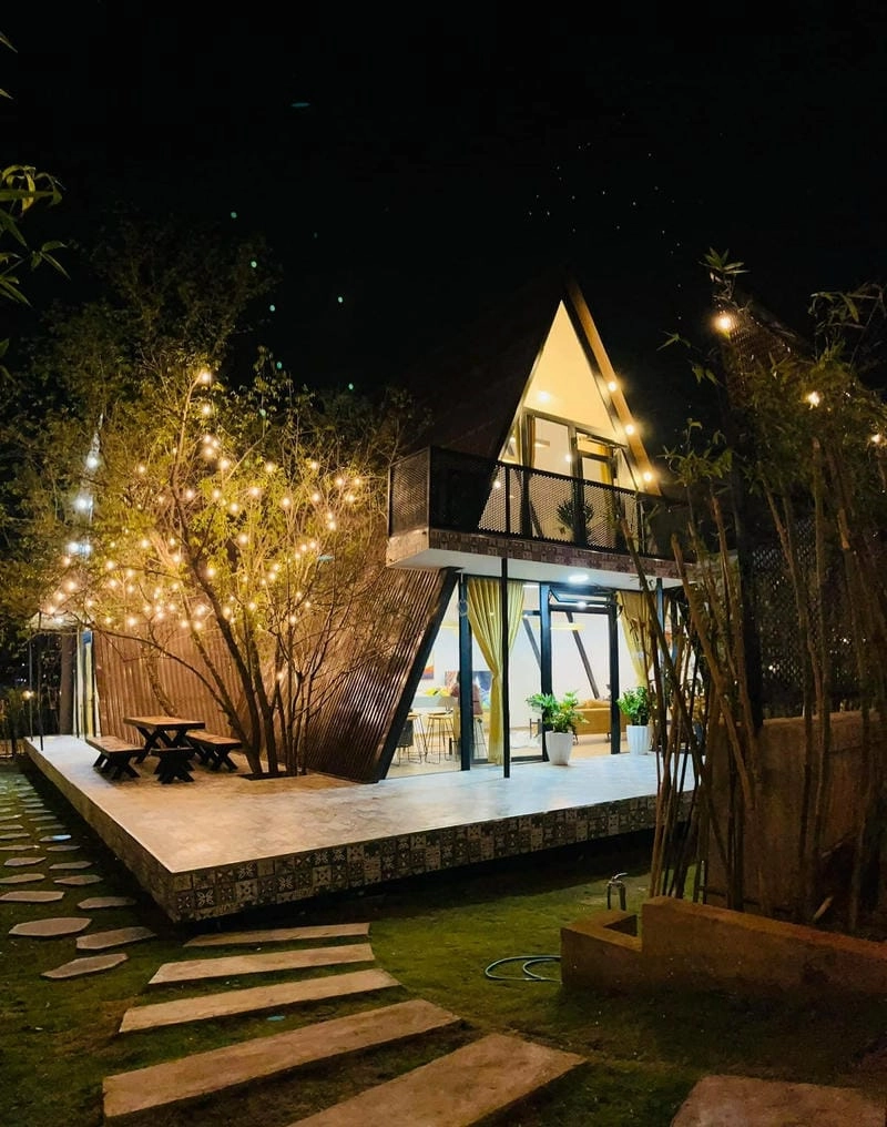 Nội thất nhà phố Đà Lạt hiện đại với gam màu trung tính và thiết kế tối giản