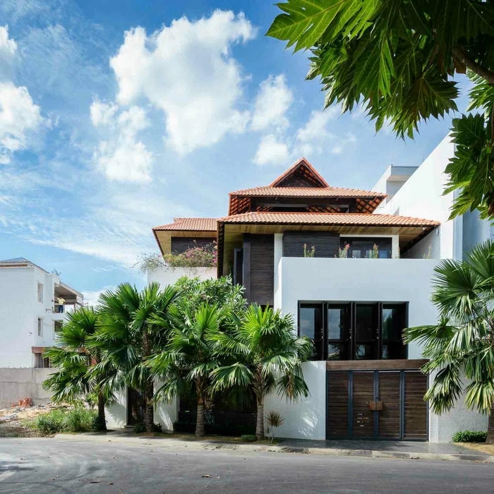 Ngắm hoàng hôn rực rỡ buông xuống nhà phố hiện đại Huế yên bình