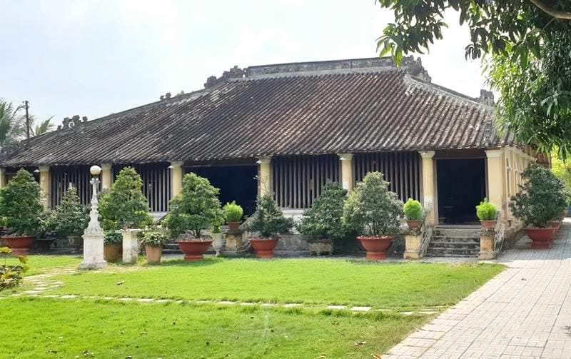 Mái ngói Hà Tĩnh rêu phong tô điểm nhà rường cổ