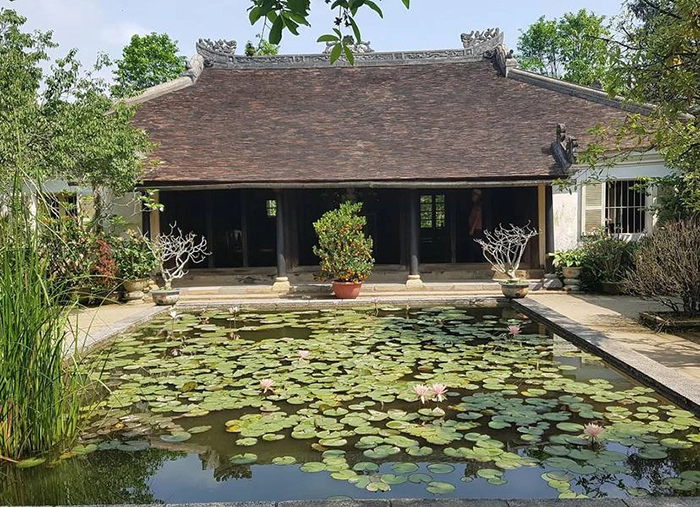 Ngắm hoàng hôn nhà rường nhuộm vàng khung cảnh cổ kính