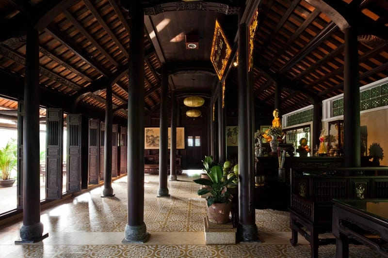 Chiêm ngưỡng các cột gỗ nghệ thuật tại Nhà rường Nghệ An