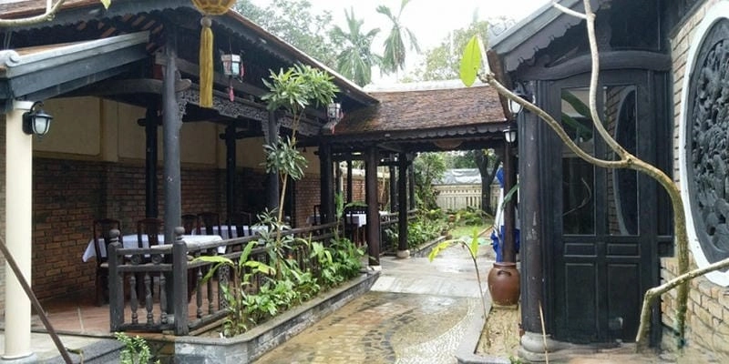 Nội thất nhà rường Quảng Bình tinh xảo từ gỗ quý