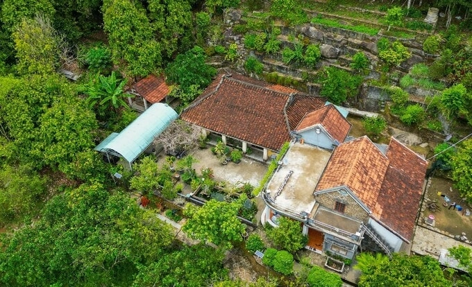 Khám phá nội thất nhà rường tinh xảo từng góc nhỏ