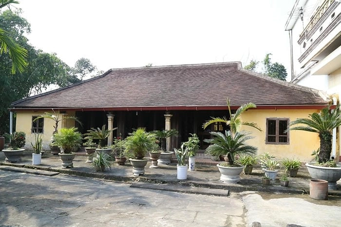 Thưởng ngoạn sân vườn Quảng Trị xanh mát quanh nhà rường cổ