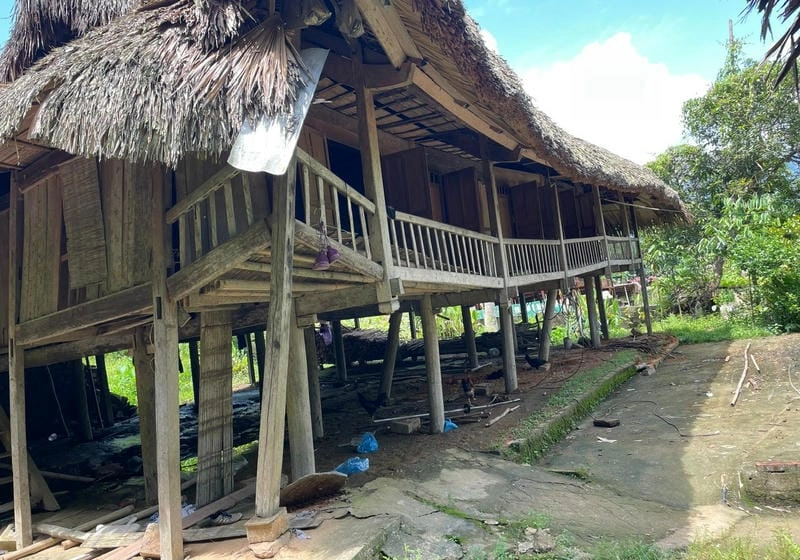 Khám phá vẻ đẹp nhà sàn về đêm lung linh ánh đèn nơi bản làng