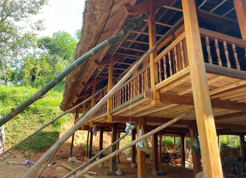 Không gian sống nhà sàn Dao giản dị hòa cùng cảnh sắc núi rừng