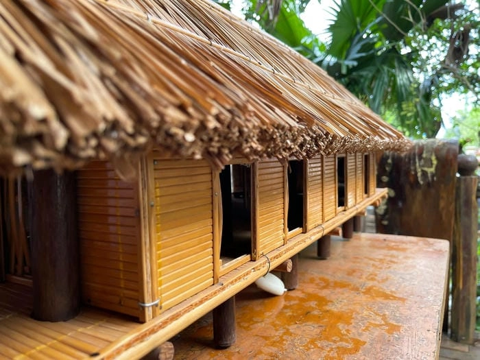 Khoảng sân trước nhà sàn Ê Đê Đắk Lắk đậm sắc truyền thống