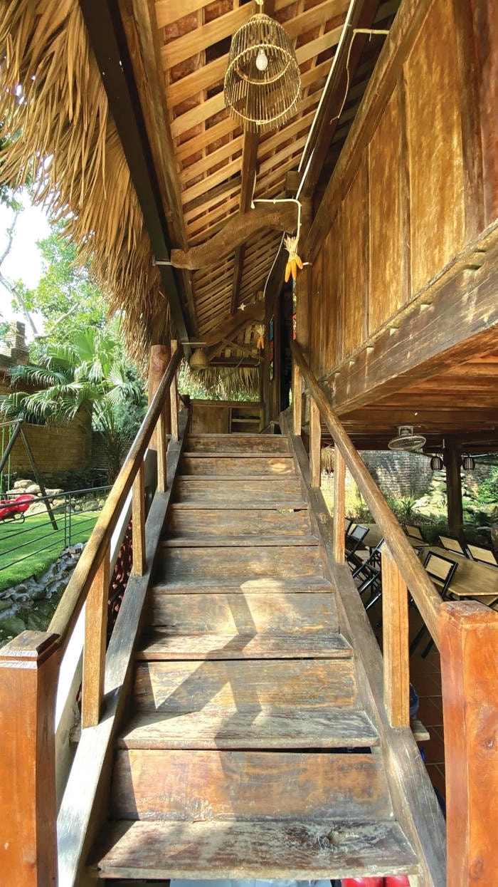 Hòa mình thiên nhiên với mái lá nhà sàn Mường giản dị