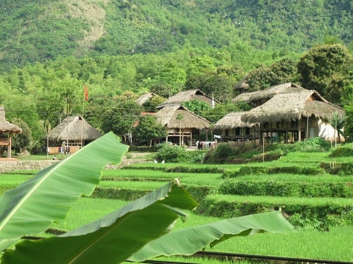 Trải nghiệm văn hóa Hòa Bình truyền thống qua nhà sàn cổ kính