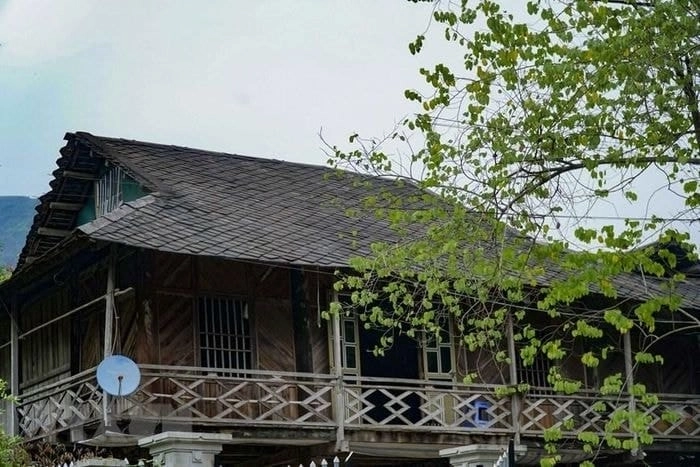 Trải nghiệm hoàng hôn nhà sàn thơ mộng giữa thiên nhiên