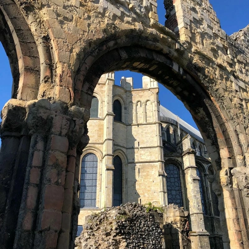 Trải nghiệm lịch sử sống động tại Nhà thờ chính tòa Canterbury