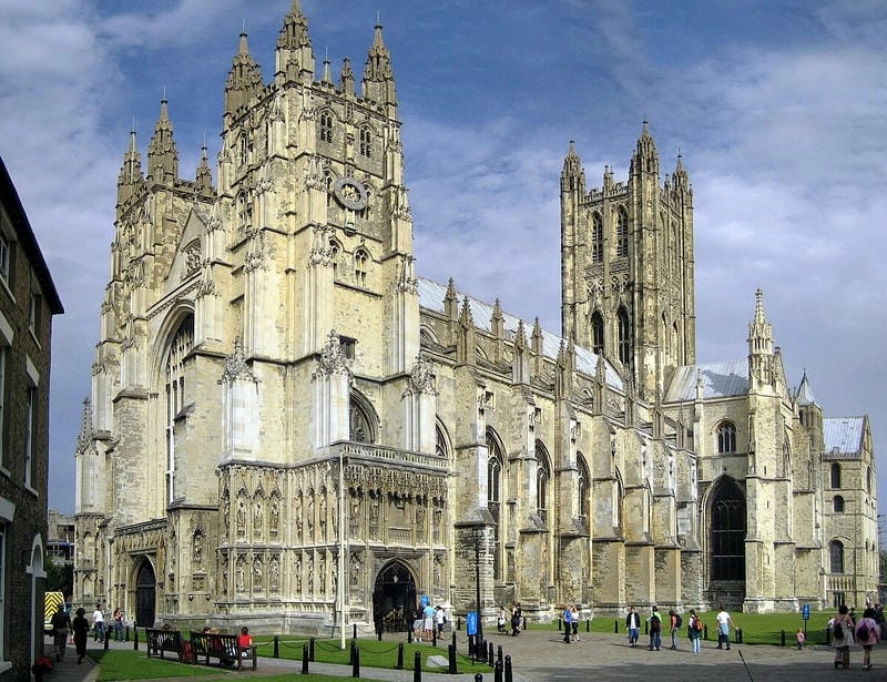 Trải nghiệm Kiến trúc Gothic Anh tại Nhà thờ Canterbury