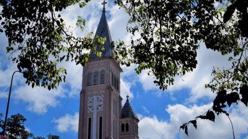 Khám phá Nhà thờ Con Gà với nhiều câu chuyện thú vị