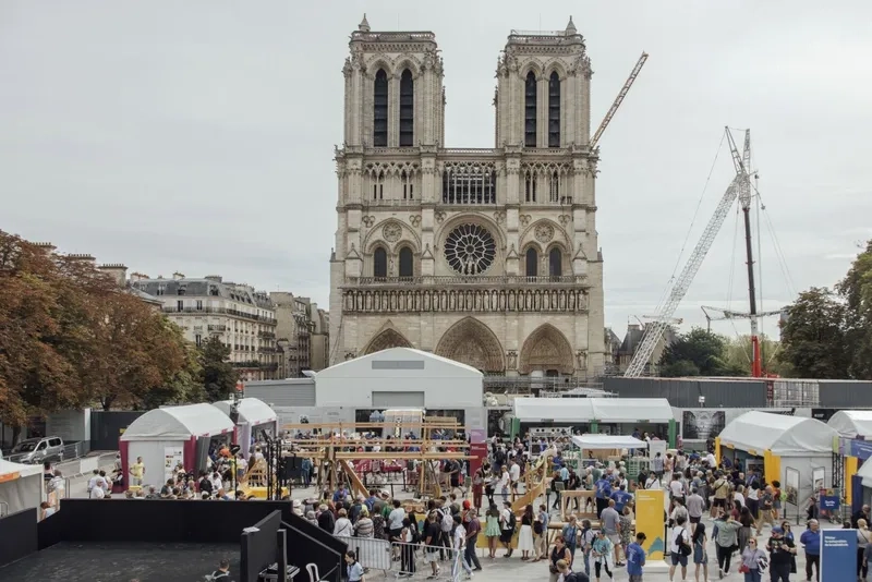 Nhà thờ Đức Bà Paris mang nét cổ kính và đầy mê hoặc