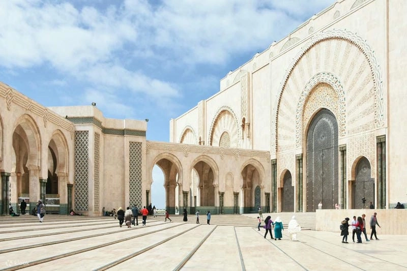 Biểu tượng Ma-rốc là Nhà thờ Hồi giáo Hassan II nổi tiếng