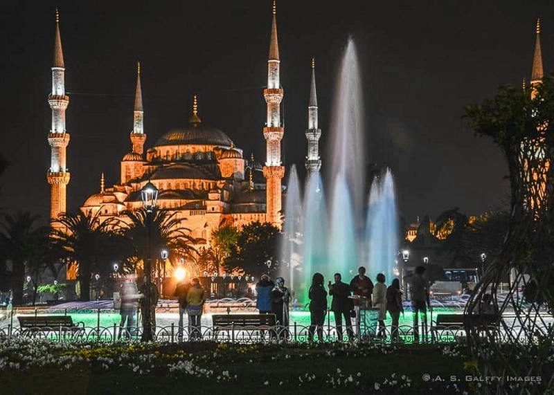 Chi tiết tháp Minaret Blue Mosque cao vút trời