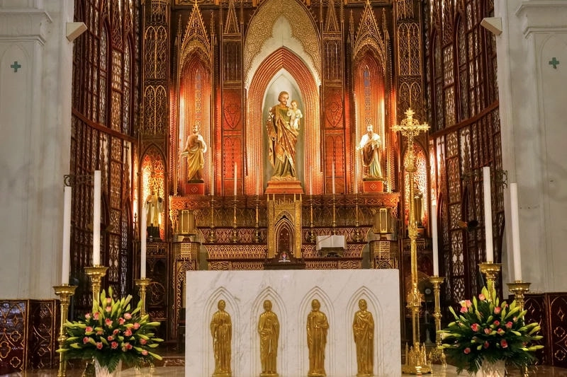 Góc Nhà thờ Lớn Hà Nội trong ánh sáng ban mai