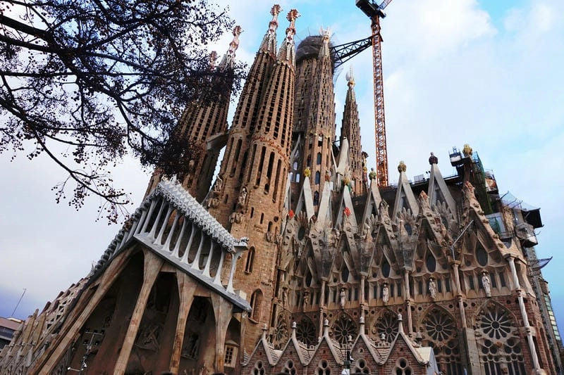 Khám phá Nhà thờ Sagrada Familia biểu tượng Tây Ban Nha