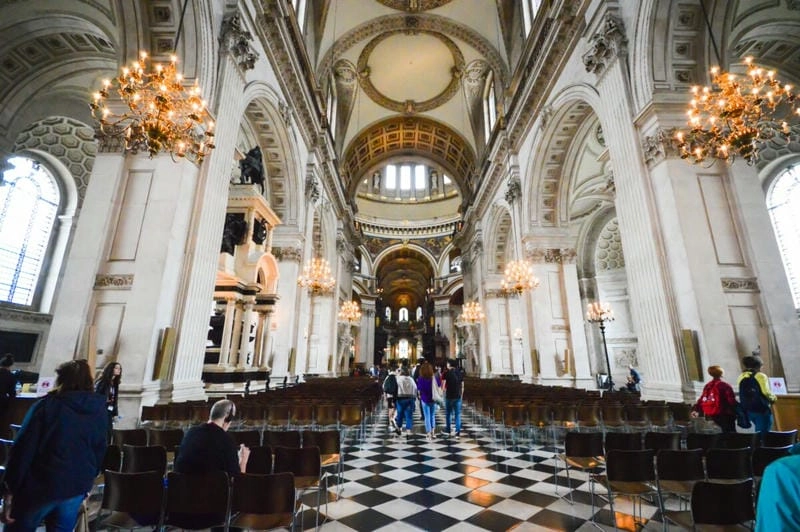 Ngắm mái vòm nổi bật của Nhà thờ St Paul mái vòm từ xa