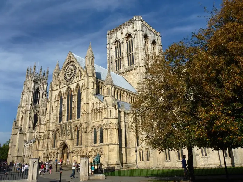 Lịch sử và ý nghĩa đặc biệt  của Nhà thờ York Minster