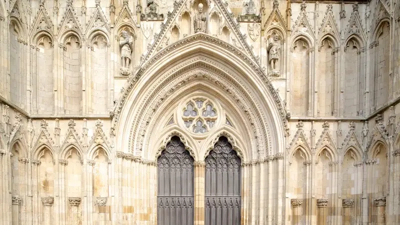Nhà thờ York Minster điểm đến lịch sử ấn tượng