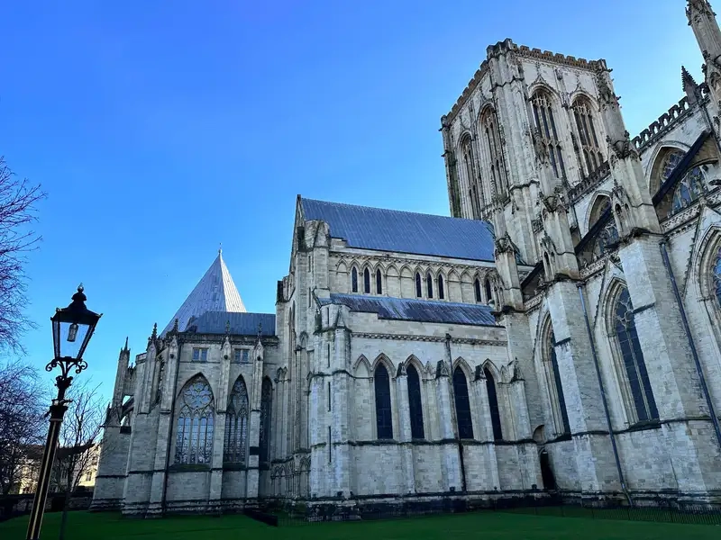 Nhà thờ lớn nhất nước Anh York Minster hùng vĩ