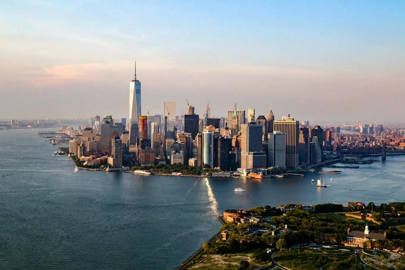 Thiết kế hiện đại và mạnh mẽ tạo nên dấu ấn riêng cho One World Trade Center.