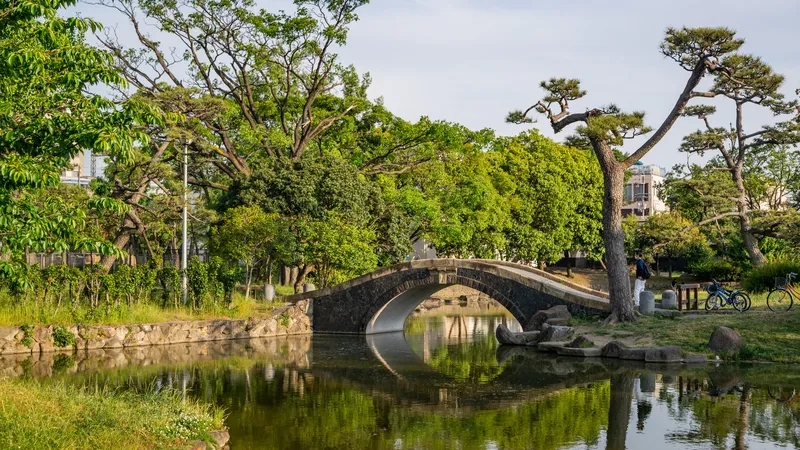 Osaka mang vẻ đẹp hòa quyện cổ và kim