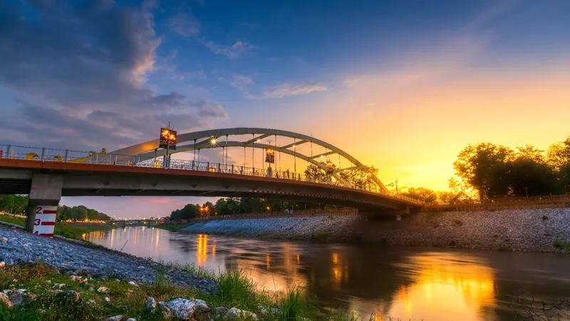 Phitsanulok là một tỉnh thuộc miền Bắc Thái Lan